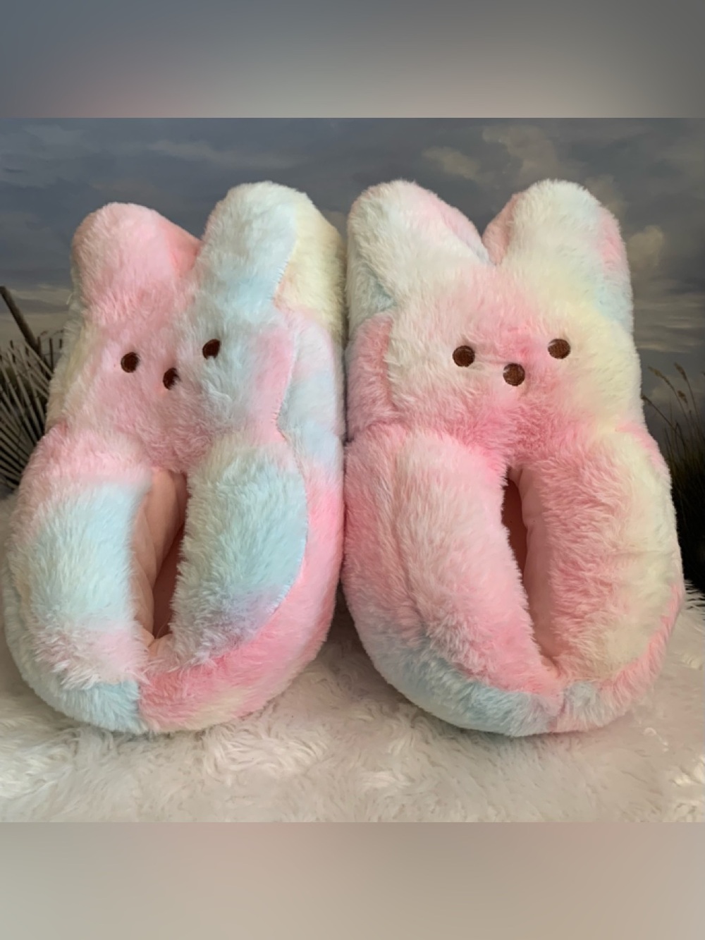 PEEPS ladies pastel tie-dye, faux fur bunny, plush slippers NWT in size 6